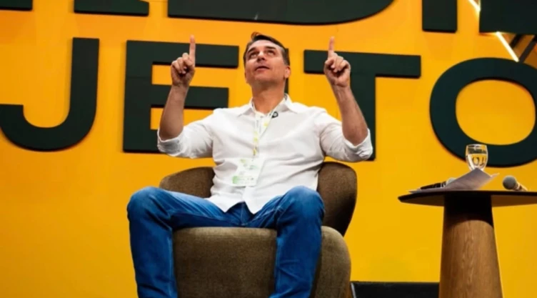 flavio-bolsonaro-debera-entregar-su-pasaporte-y-no-podra-salir-brasil