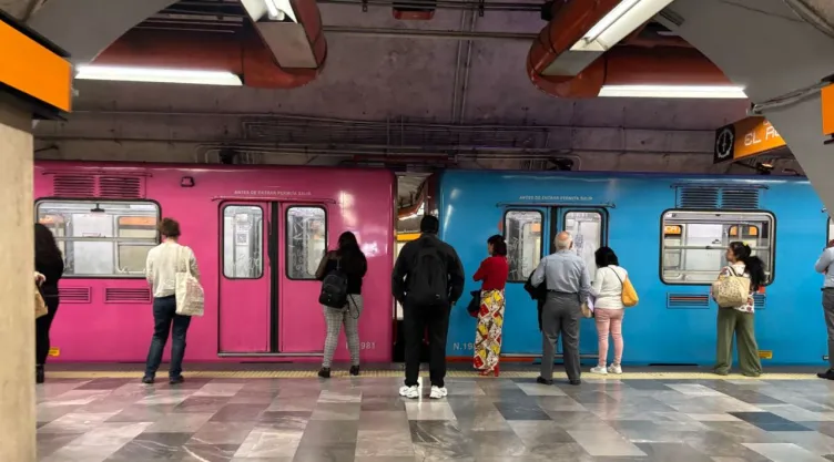 ¡Caos en el Metro CDMX hoy 24 de abril 2025! Líneas con retrasos y avance de trenes