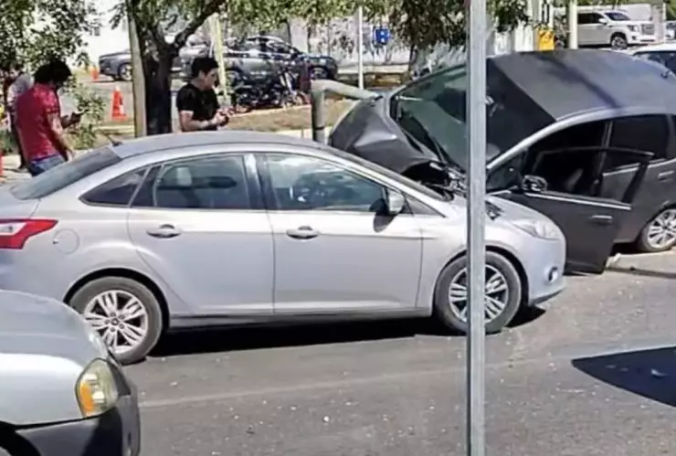 ¡Precaución! Se registra fuerte ACCIDENTE en la Glorieta de la Xtabay.jpg