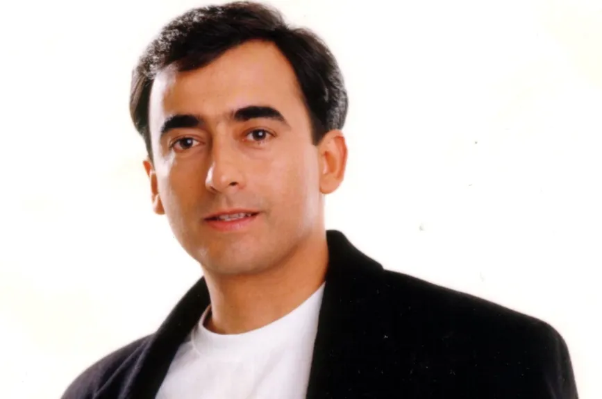 Tal parece que los años no han pasado por Adal, pues no hay duda de que es una de las celebridades que parece que jamás envejece.