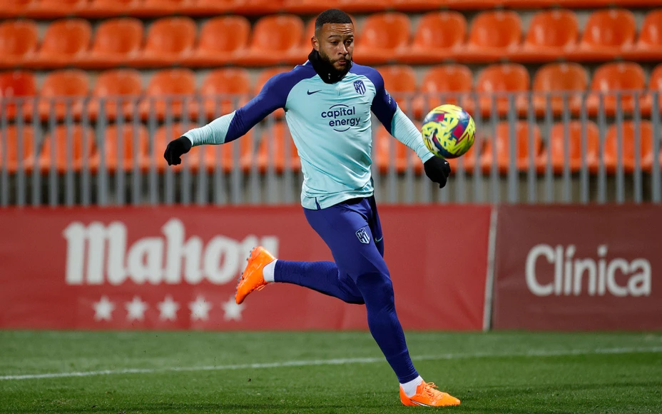 Memphis Depay entrena con el Atlético de Madrid