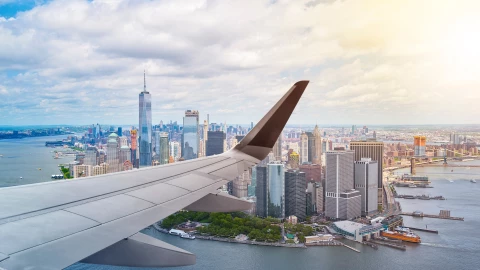 Vista de Nueva York desde la ventana de un avión
