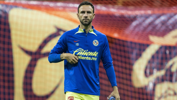 Miguel Layún en calentamiento del América