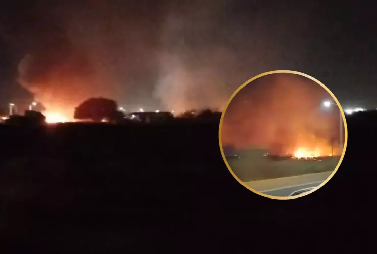 Se incendia yonke de carros en La Costerita en Culiacán.