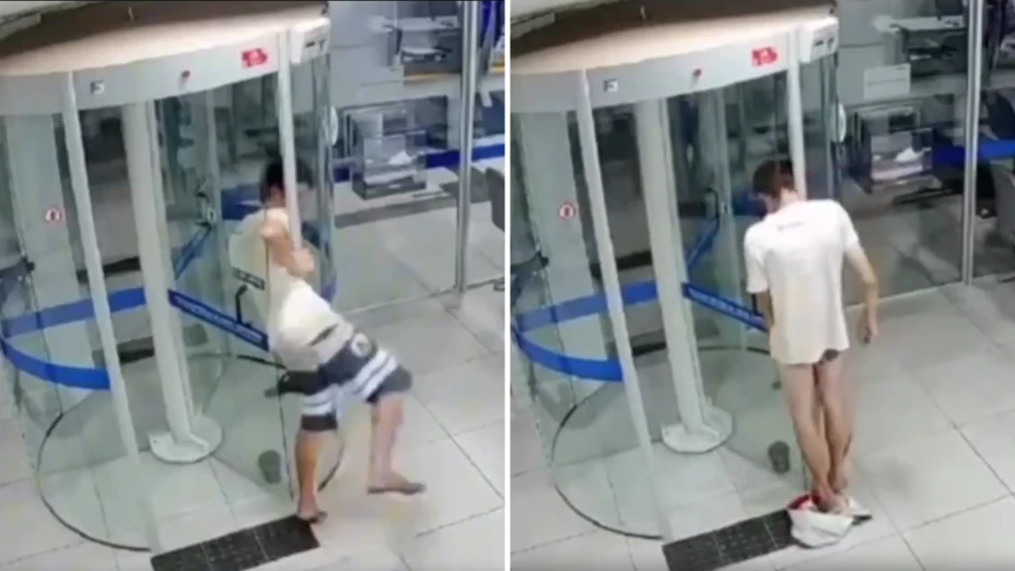 Ladrón atorado en una puerta giratoria.png