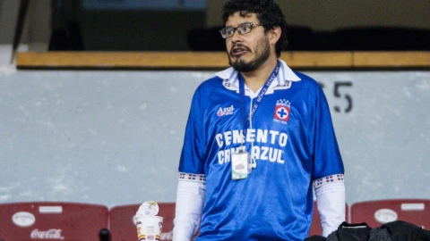 Aficionado del Cruz Azul triste por no conseguir títulos