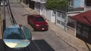 Captan a personas lanzando huevos a casas y vehículos en Xalapa