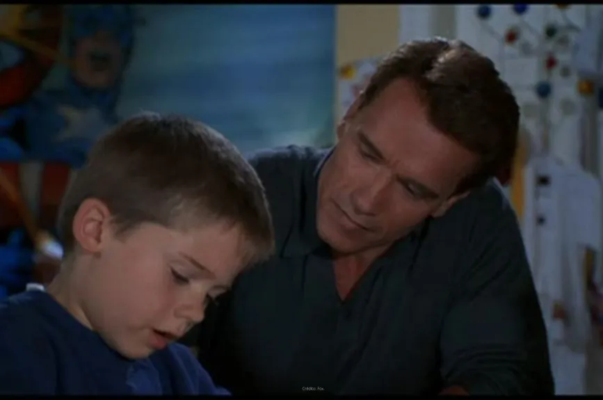 Escena de la película ‘El Regalo Prometido’ (Jingle All The Way) por Azteca 7.