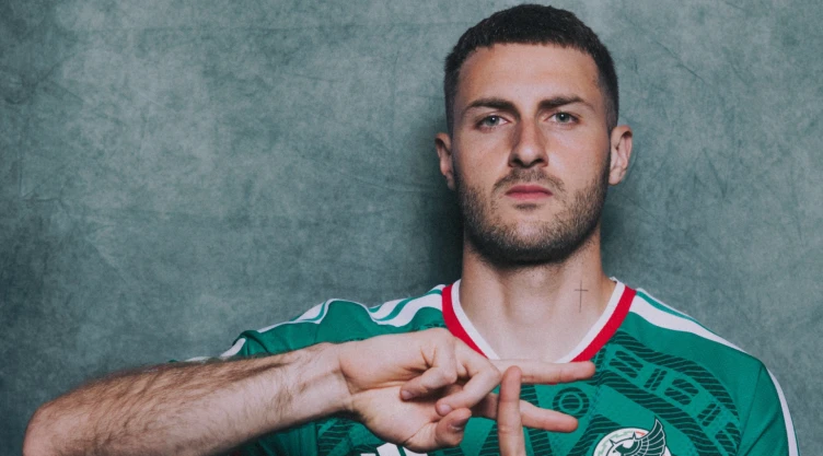 Santiago Gimenez - top 3 jugadores más guapos de la Selección Mexicana