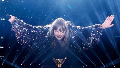 Taylor Swift se despide de si exitosa gira “The Eras Tour” en Vancouver.