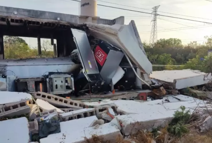 Explota tienda de conveniencia en colonia de Yucatán (FOTO)