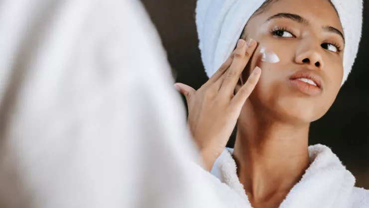 Estos son los 3 productos básicos y económicos que no pueden faltar en tu skincare