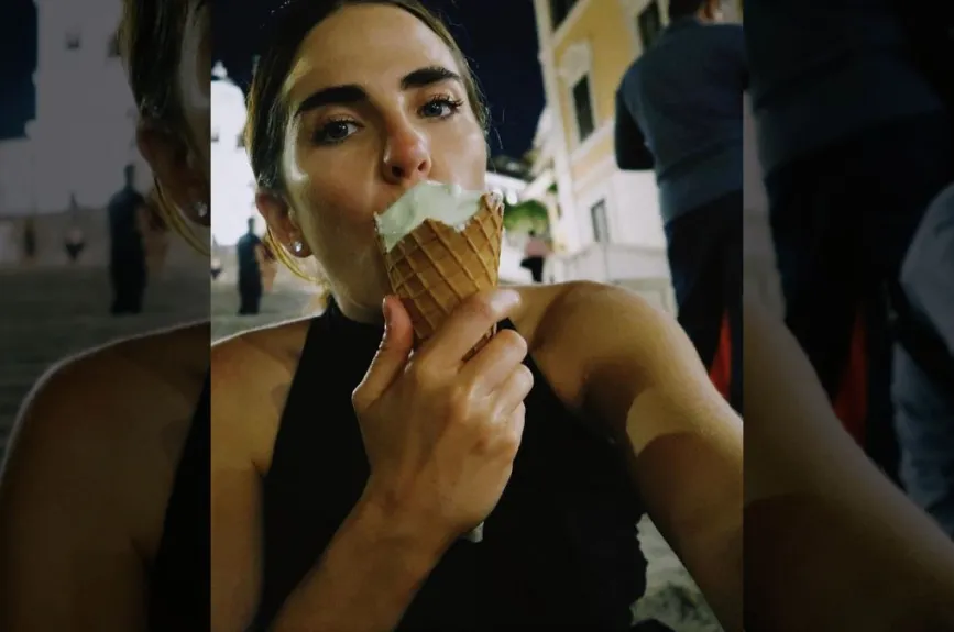 Karla comiendo helado.jpg