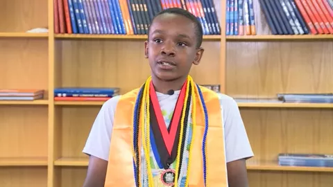 Estudiante de 13 años se gradúa de la universidad en Oklahoma.