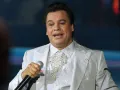 En 1971, cuando tenía 21, años firmó su primer contrato con una disquera, publicando más de 60 discos.