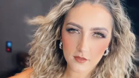 Conductora denuncia a hombre que la ha acosado durante varios años