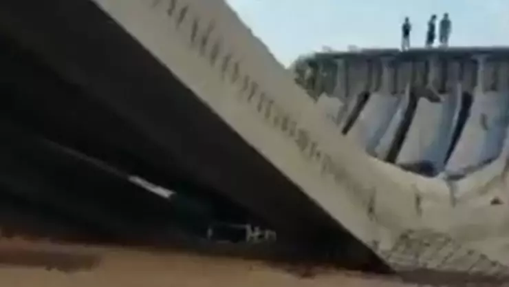 Se derrumba puente en Sinaloa