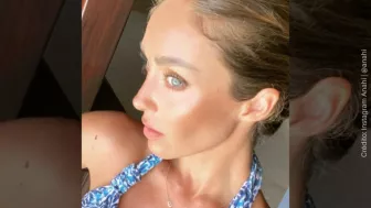 Anahi traje de baño.jpg