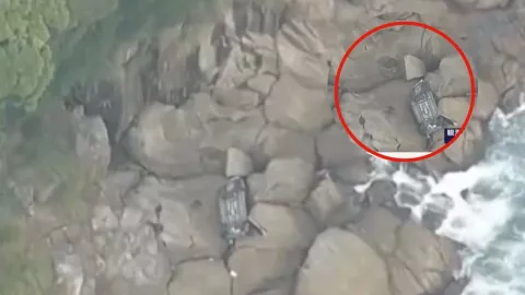 Trágico VIDEO | Mujer muere tras caer a un acantilado durante evacuación por tsunami en Japón ante sismo en Rusia