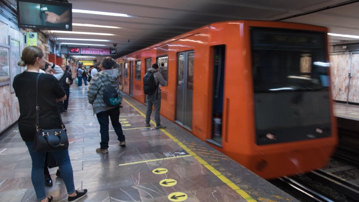 Mujer intentó arrojarse a las vías del Metro CDMX tras descubrir infidelidad