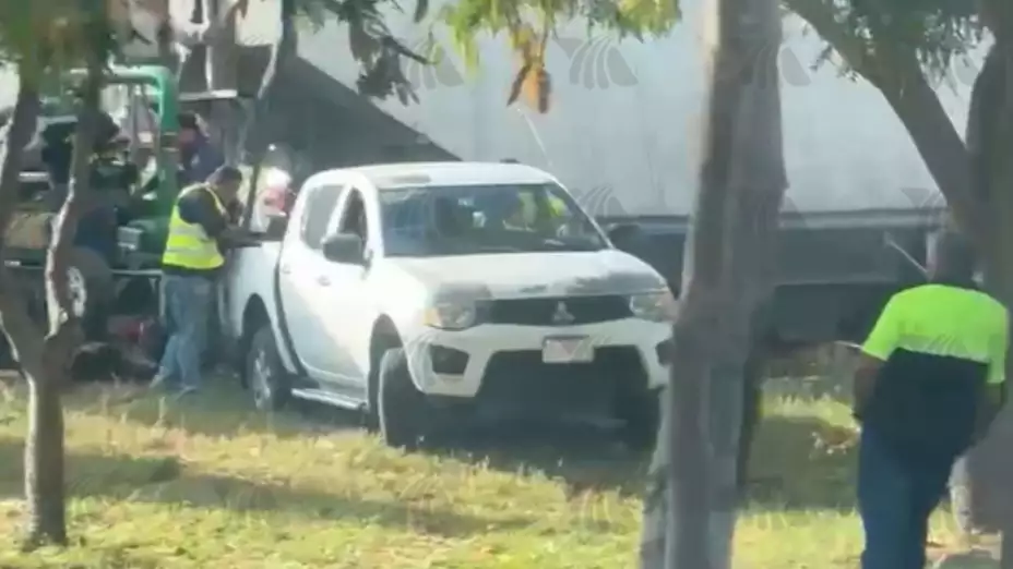VIDEO Fuerte accidente en la entrada de Caucel; tráiler se salió de la carretera