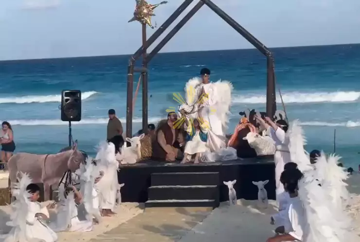 VIDEO_ ¡Frente al mar! Así se vivió la Historia de Navidad en Playa Delfines de Cancún.webp