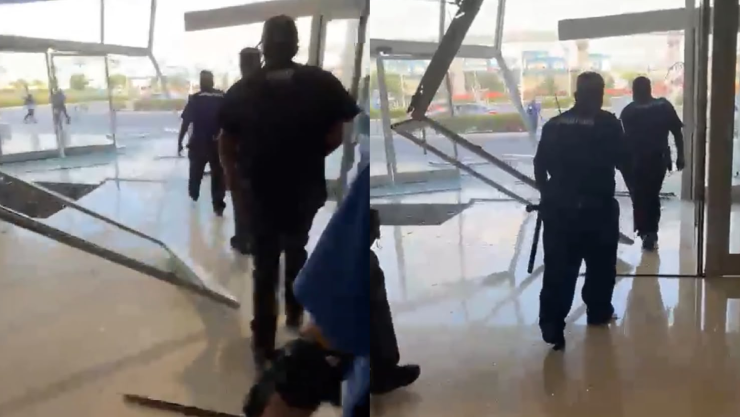 Camioneta choca contra plaza en Apodaca