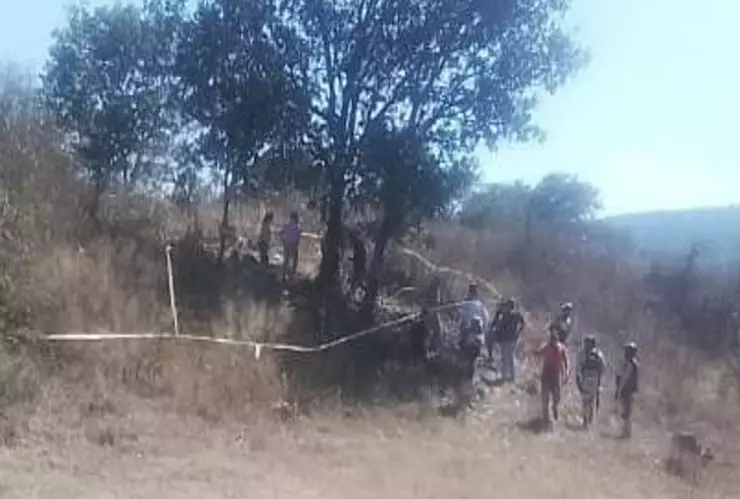 Encuentran comerciante colgado de árbol