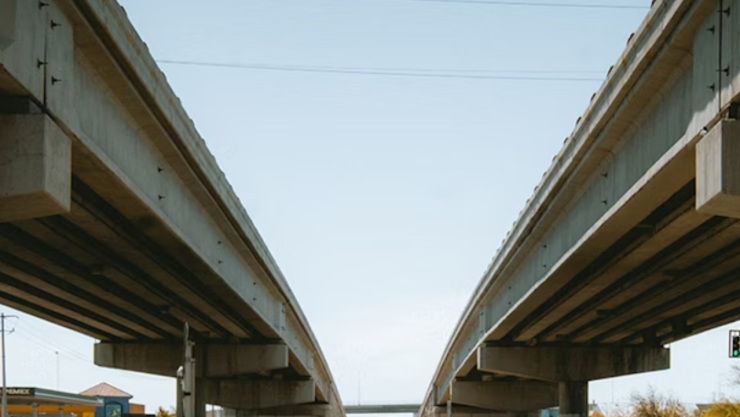 Abuelito intenta saltar de puente tras perder a su esposa