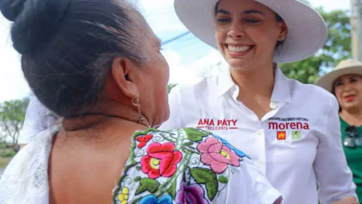 Ana Paty Peralta visita y camina el Tianguis de la SM 103.jpg
