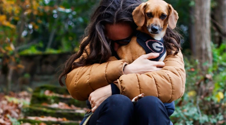 Psicólogo Alan Wolfelt explica por qué perder una mascota puede doler tanto como perder a un familiar