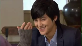 Yi-Jung es el chico guapo y mujeriego de F4, conocido por ser un talentoso escultor.