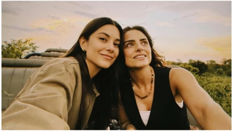 Aislinn derbez viaje