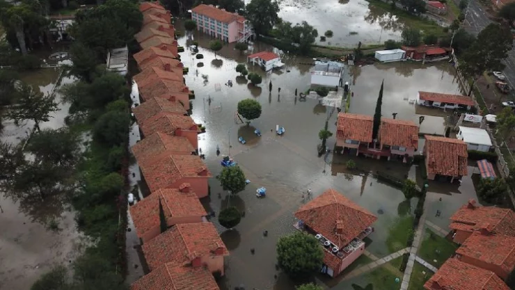 Suspenden clases presenciales en Tequisquiapan por fuertes inundaciones