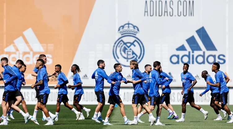 Real Madrid realiza último entrenamiento antes de viajar a París.jpg