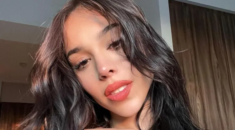 Danna Paola promueve el acoso contra otra mujer en redes sociales.