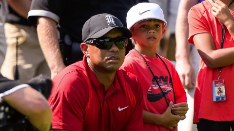 Tiger Woods jugar&aacute; un torneo oficial con su hijo Charlie