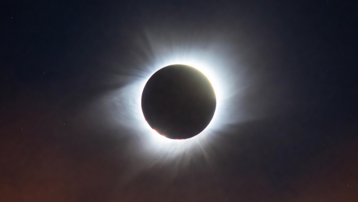 Hora para ver el punto máximo del eclipse solar del 12 de agosto en España