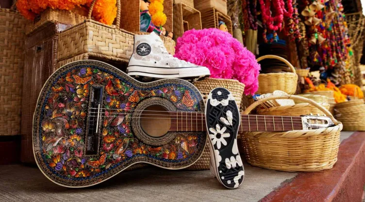 Converse Día de Muertos: Homenaje a las cultura purépecha y tradiciones mexicanas