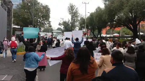 Trabajadores del Poder Judicial de la Federación cierran la vialidad en la carretera Picacho-Ajusco