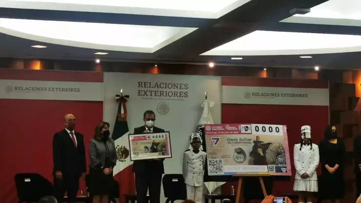 Ebrard billete de lotería.jpeg