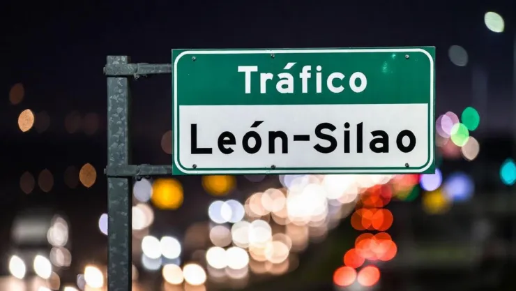 ¿Por qué va tan lenta Tráfico intenso en la carretera León-Silao por la noche de hoy jueves 11 de diciembre.jpg
