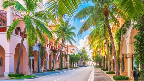 una vista del centro comercial en West Palm Beach, Florida