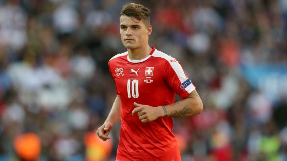 Granit Xhaca porta la camisa con el numero 10 de la selección Suiza / Foto: Especial