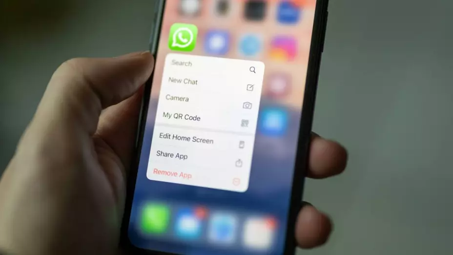 Adiós al escribiendo... WhatsApp se despide de esta función y así podrás saber quién te escribe