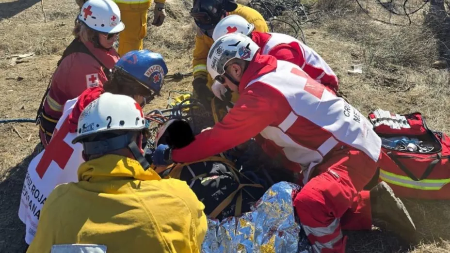 Mujer fue rescatada hoy 3 de febrero tras caer a un barranco en Playas de Rosarito