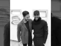 Ricky Martin y su pareja riendo.jpg
