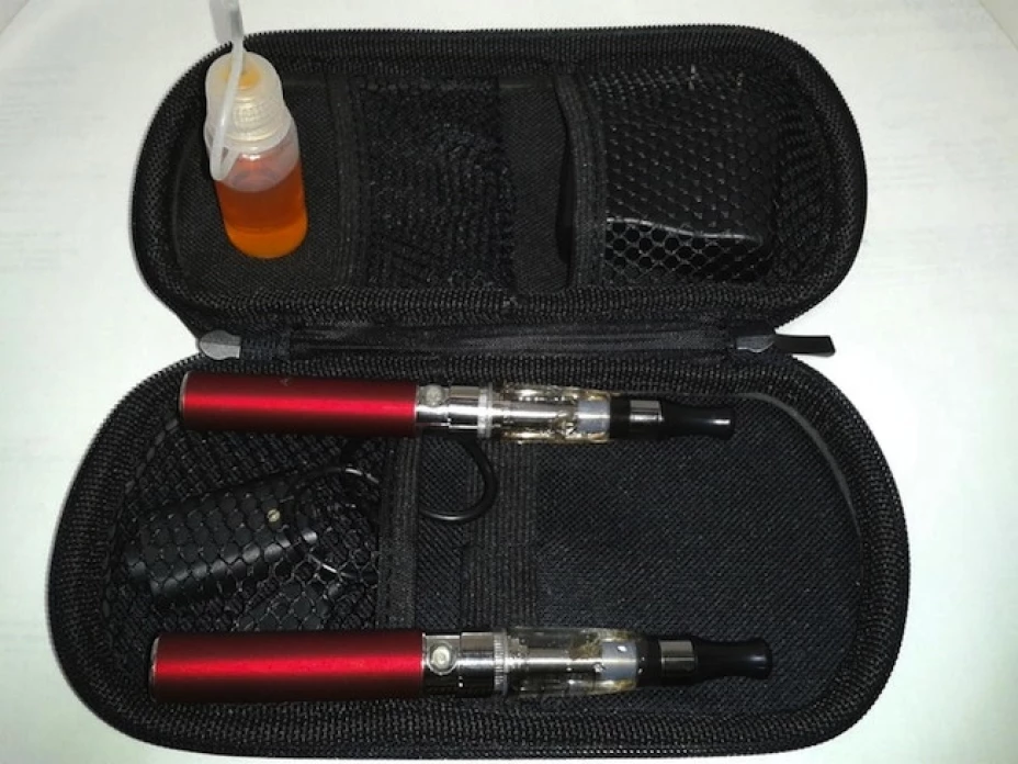 El senador Adolfo Romero Lainas, lanzó una iniciativa para promover la producción de cigarros electrónicos