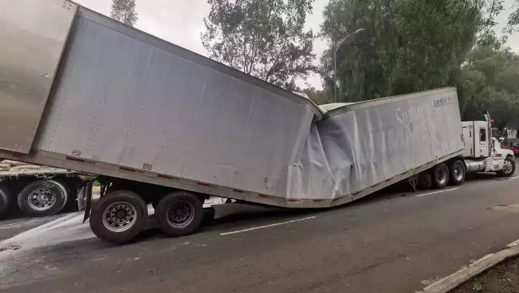 TRAILER PARTIDO A LA MITAD.jpeg