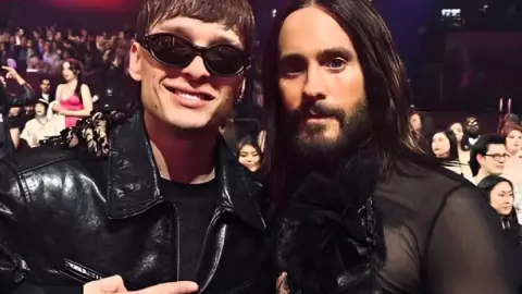 jared leto y peso pluma en premio iheart radio.jpg